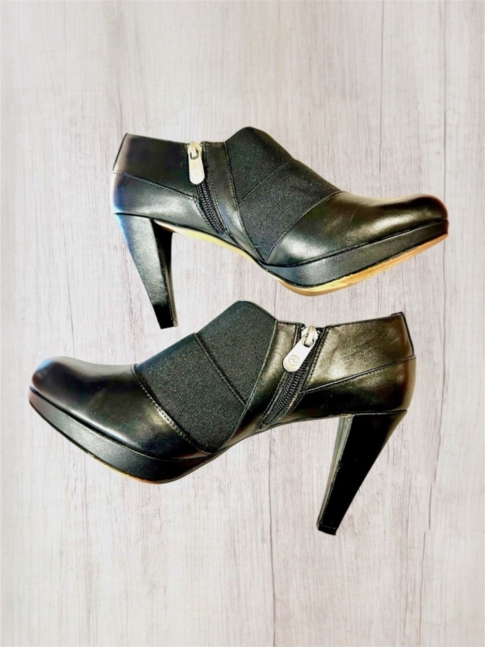 Adrienne Vittadini Black Stretch Panel Ankle Bootie Side zip Heels. Size 8.5 - Picture 3 of 9